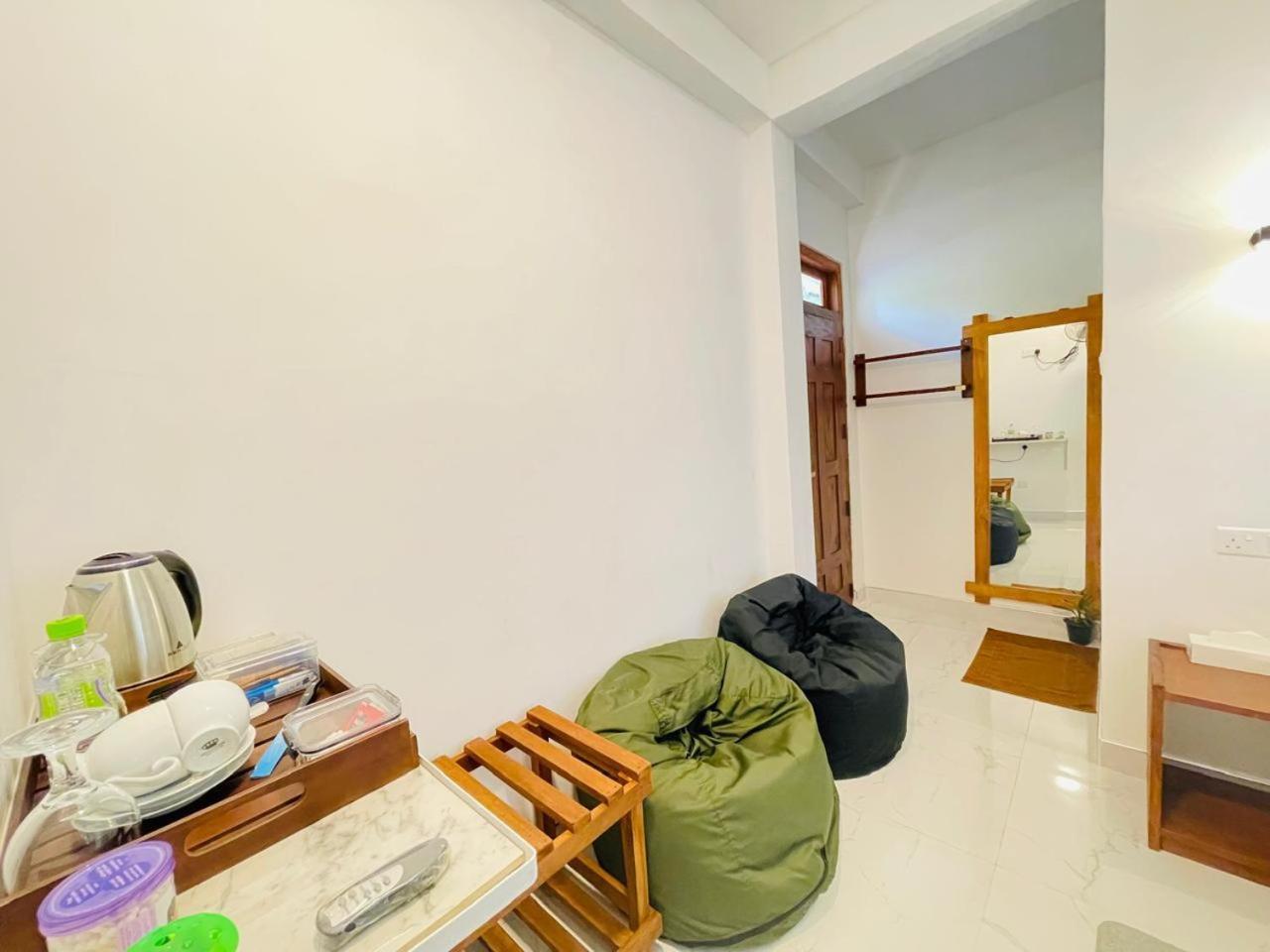 Rich Grove Inn เอลลา ภายนอก รูปภาพ